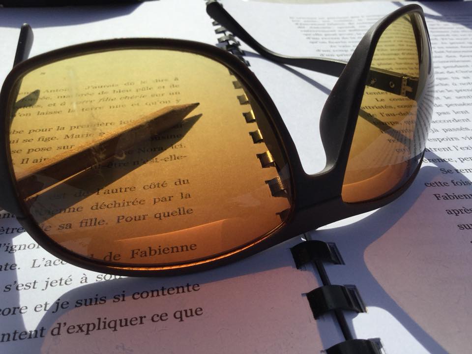 Relecture d’un roman, au soleil